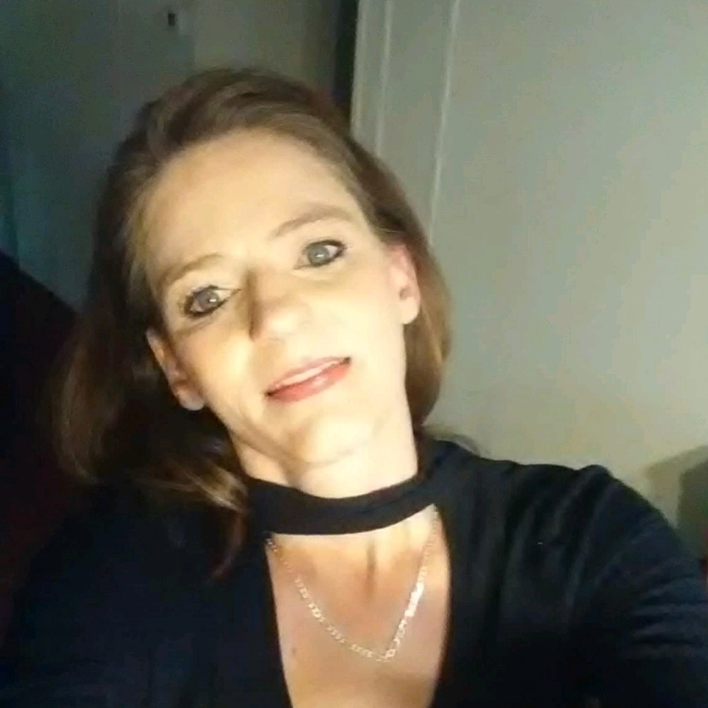 Meet your Posher, Dania